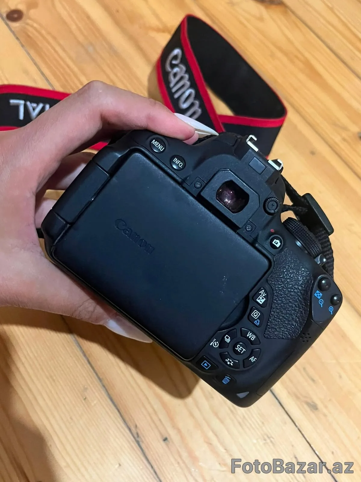 Canon 700 D — 3